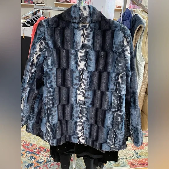 Dennis Basso Luxurious Faux Fur Jacket in Blue and Black - Picture 5 of 6